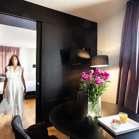 Sweet Hotel