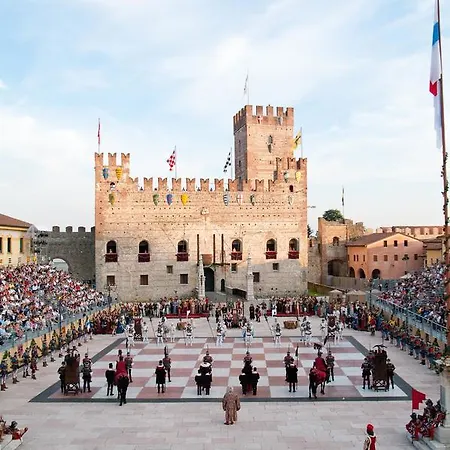 Sweet מלון Longa